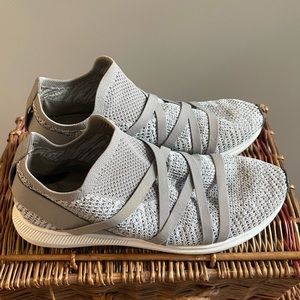 Eileen Fisher Size 9 Sneakers